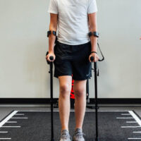 acl rehabilitation - lopen met krukken tacl